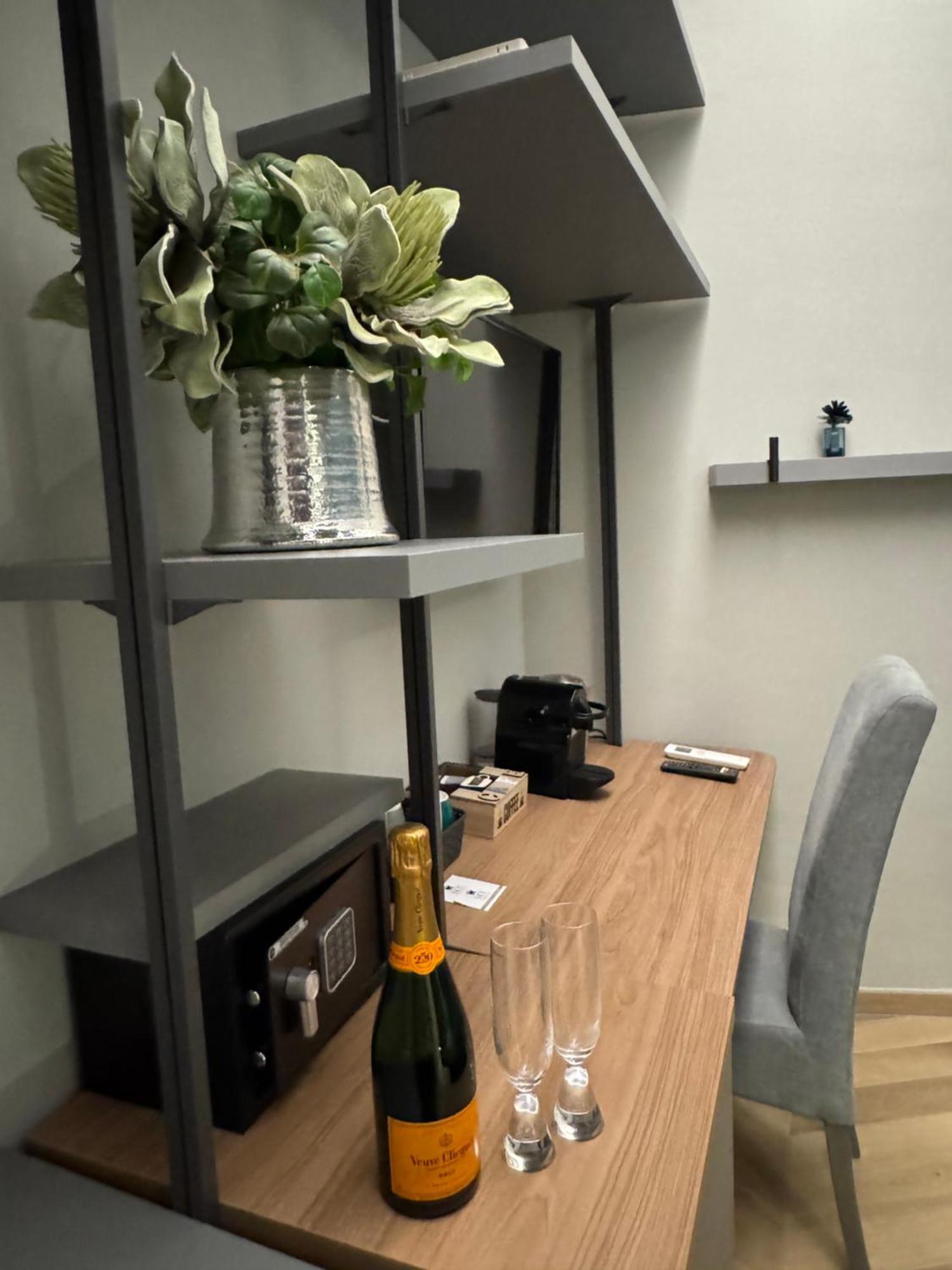 Sky Luxury Rooms Неттуно Екстер'єр фото